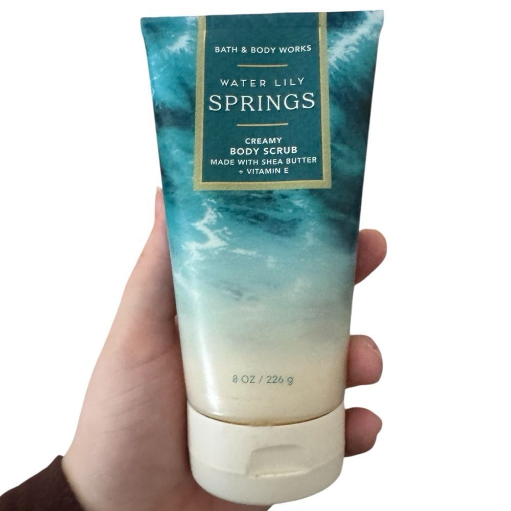 NWT Bath and Body Works Water Lily Springs Creamy Body Scrub